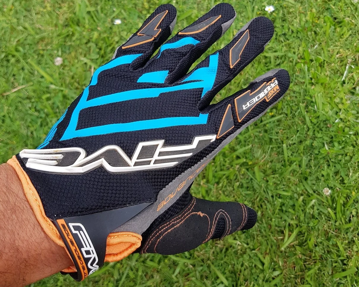 Mesh top side provides amazing ventilation - but a downfall during winter riding.