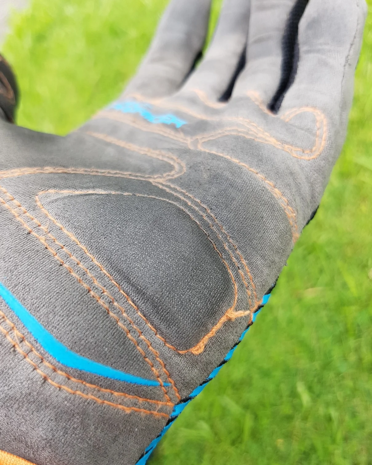 Gel pad on the palm for crash padding