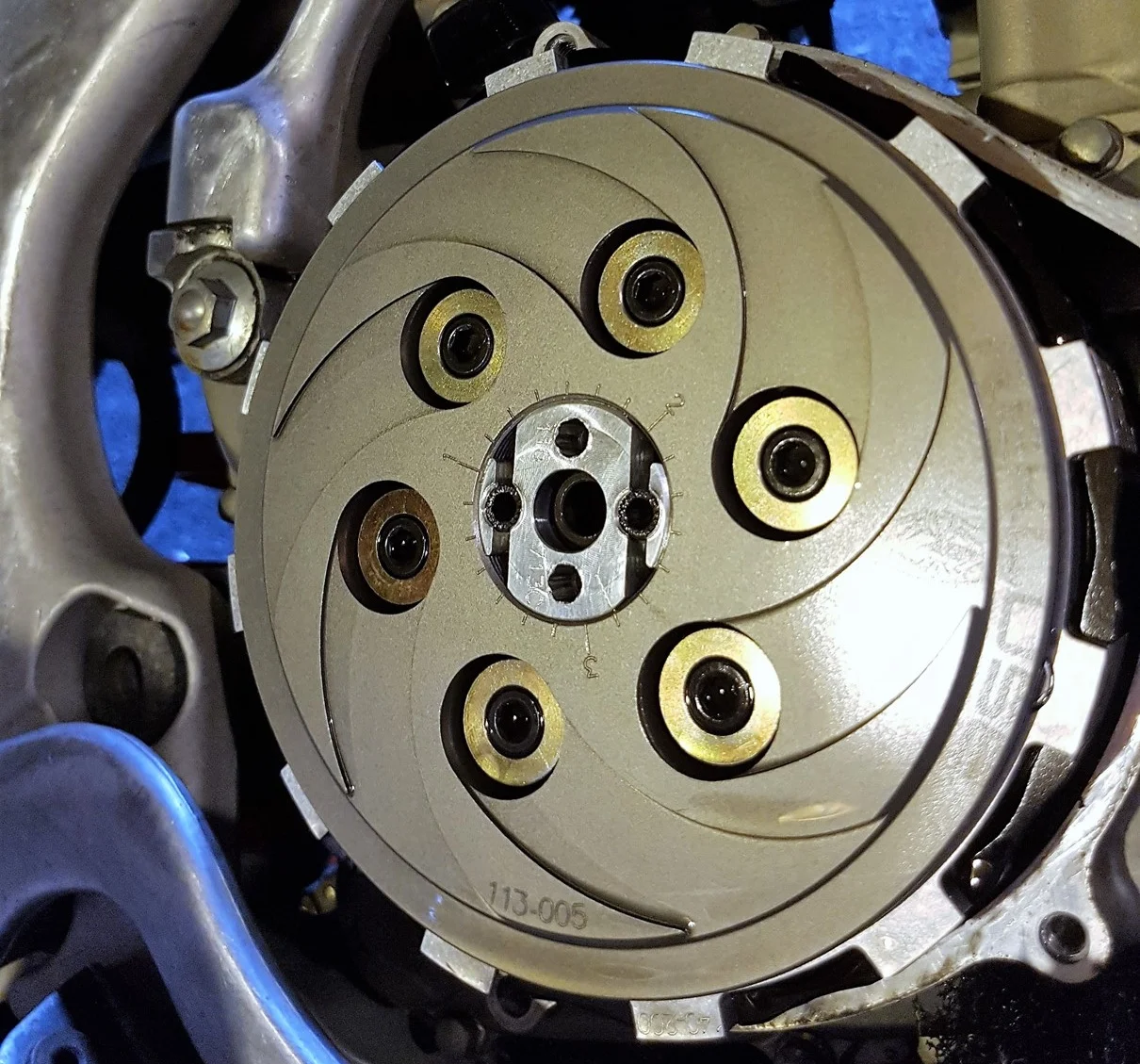 Having a six-spring clutch basket, compared to the 2009 Honda CRF450R’s standard four-spring has also help with clutch life