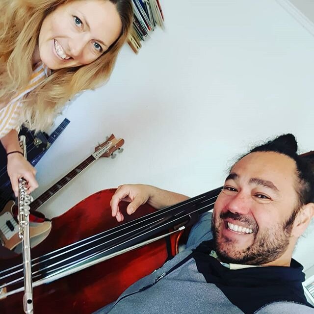 Hi fellows!
I have the great honor to announce that..
This Saturday at 19:00 (german time) the amazing @sallyvbeck and I we'll play a living room concert for you! 
This is our newest project,  playing music from Bach to Beatles, through own compositi