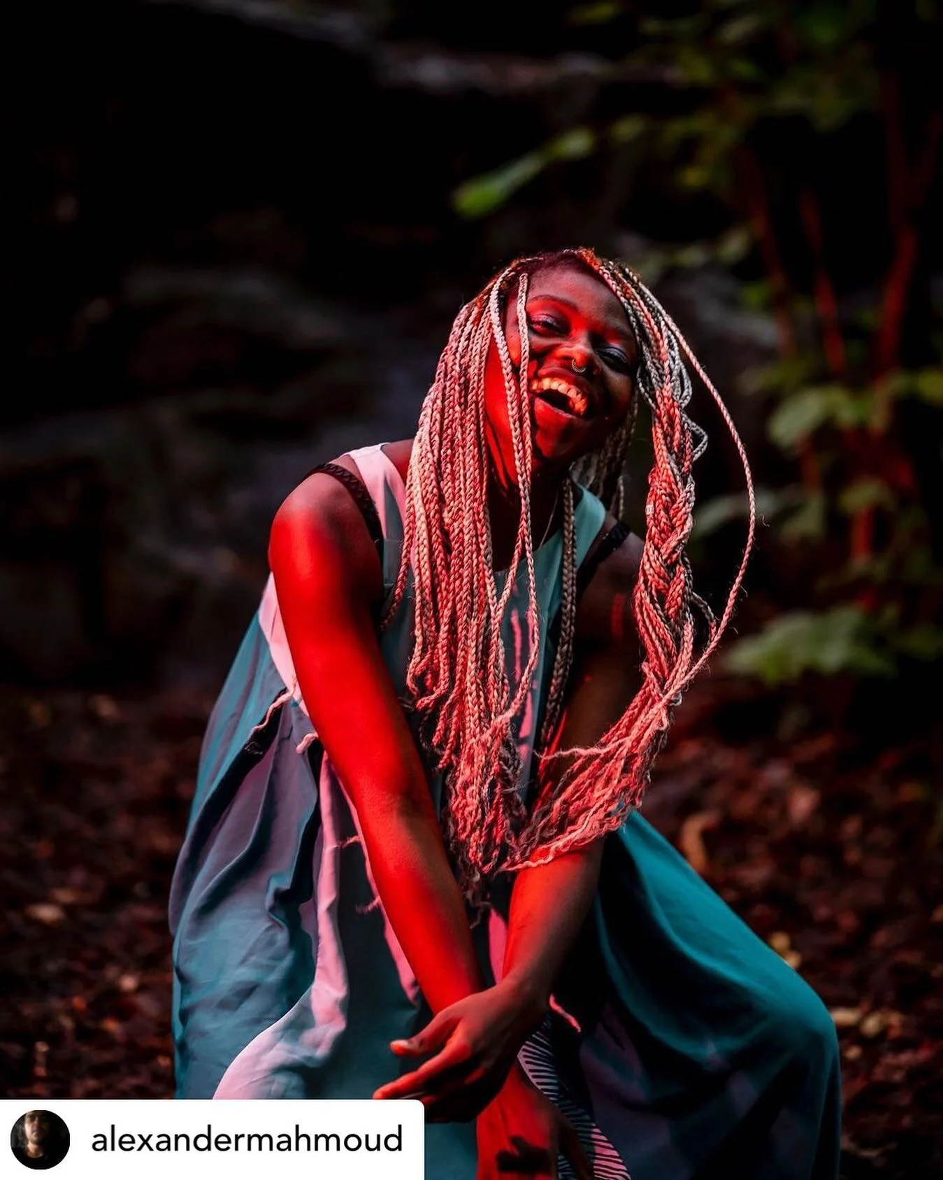 Alexander bad mig hoppa, dansa, kl&auml;ttra&hellip;ja allt&hellip;satte p&aring; n&aring;n b&ouml;nemusik jag skulle vibba till. Det var s&aring; roligt! Och bilderna ja, bilderna de blir s&aring; h&auml;r d&aring;!  Du &auml;r fenomenal @alexanderm