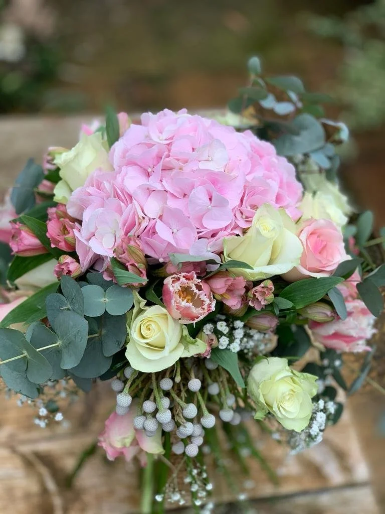 Book in bloom flower arranging course