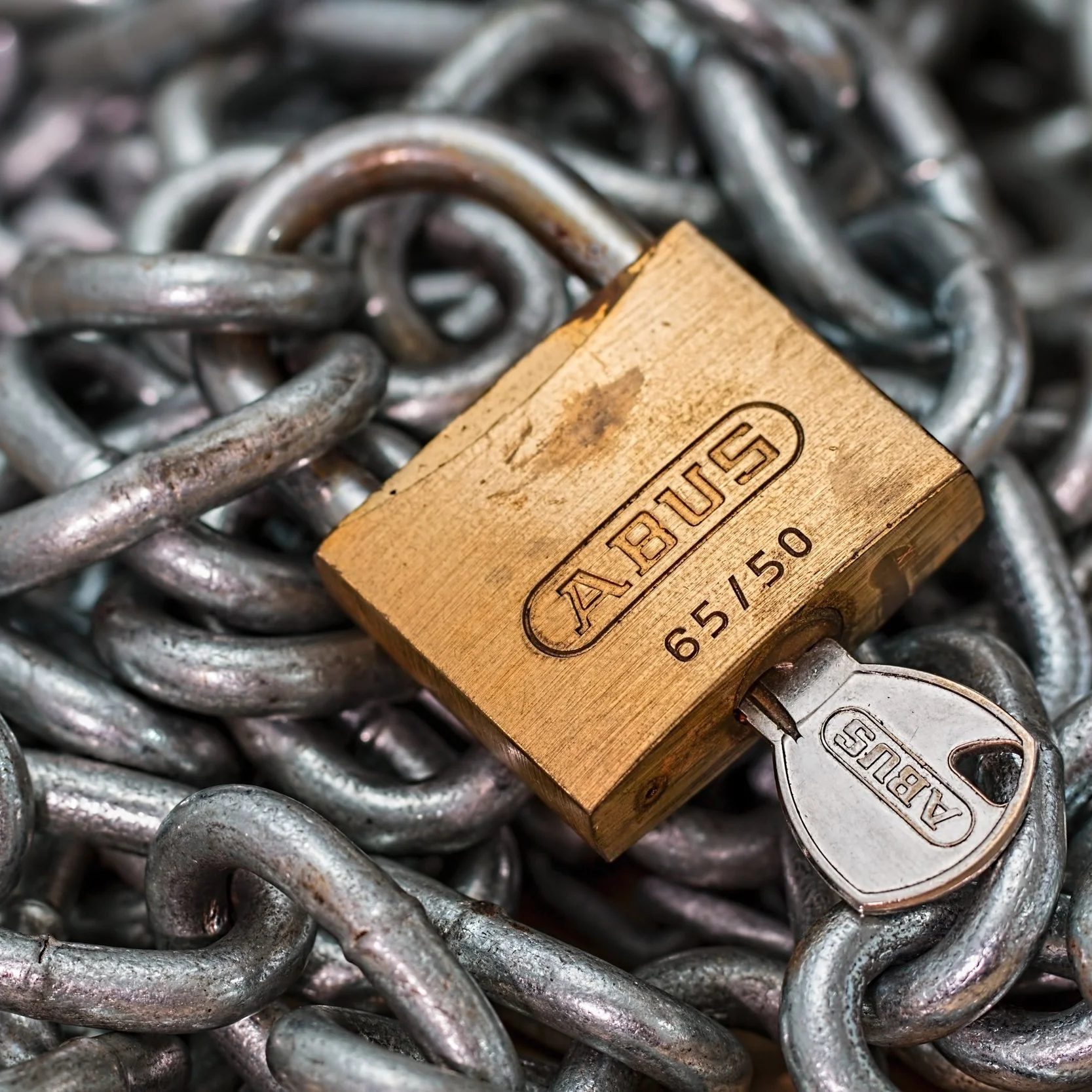 chain-key-lock-39624.jpg