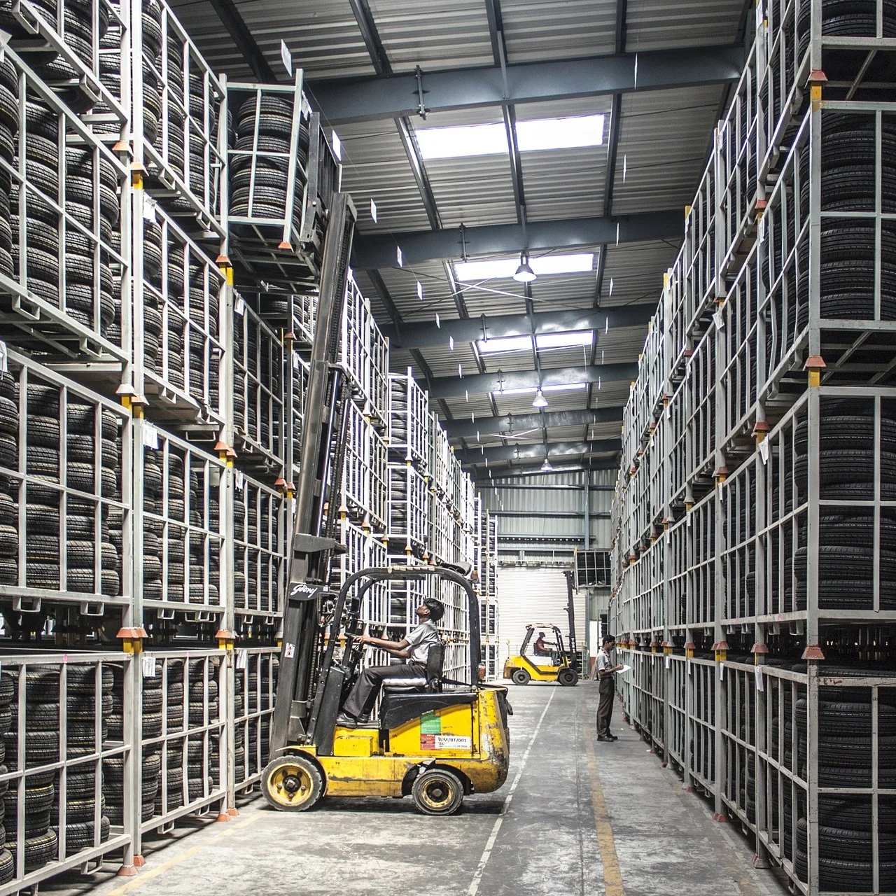 forklift-835340_1920.jpg