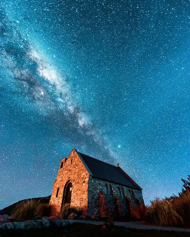 We woke up at 3AM to catch the last of the milky way, Lake Tekapo is the perfect place to capture the night sky as the area is part of the Aoraki Mackenzie International Dark Sky Reserve. Miss these nights 💫🌌