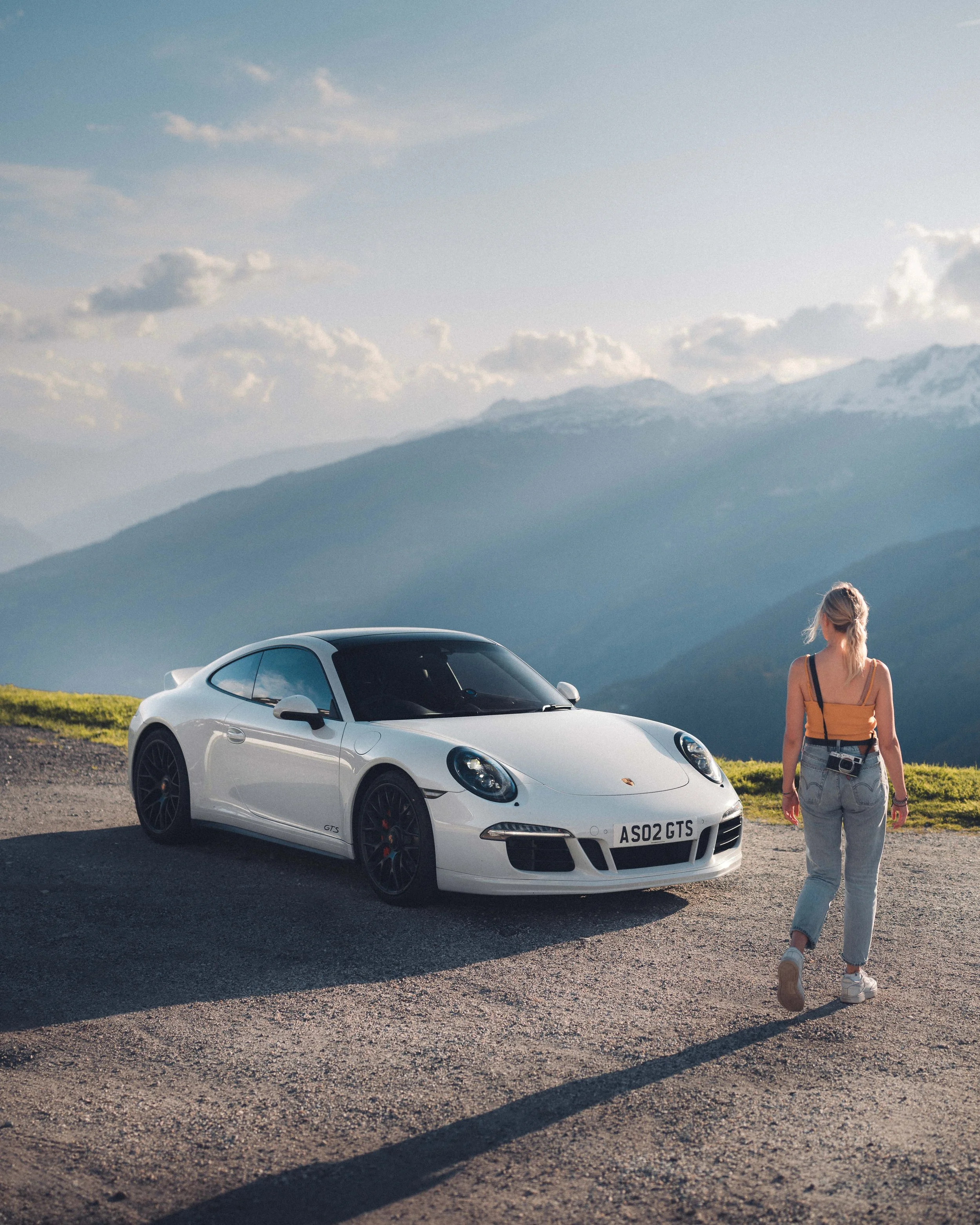 Porsche 911 and Cayman GT4RS road trip to the French Alps 