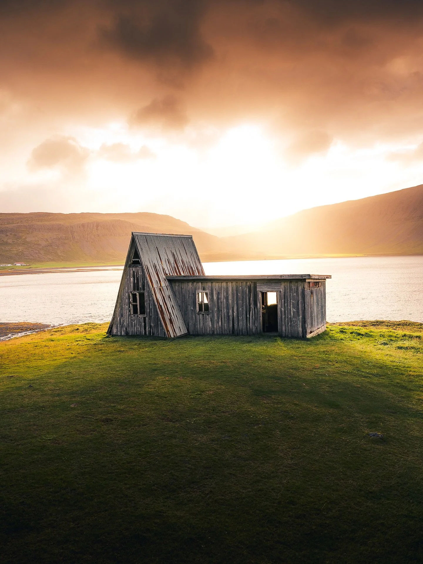 The perfect cabin🏠

Located in the Westfjords, I first visited this little cabin in 2016 and a few times after. Sadly it&rsquo;s not an Airbnb but a farmers storage I think. Imagine though...

Let me know your favourite frame📸