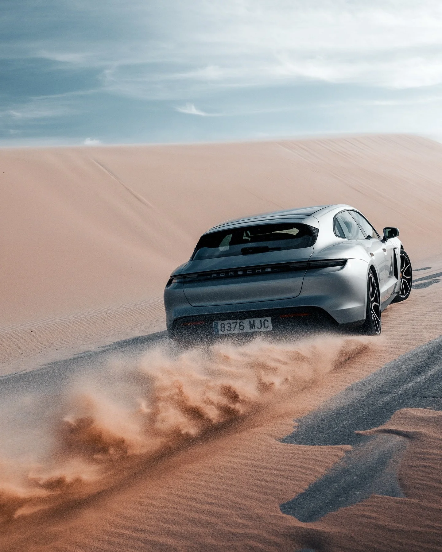 Let the dunes begin🏜️

#porsche #spain #sunrise
