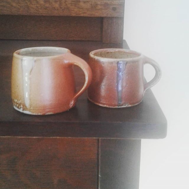 Espresso cups same slip on two slightly different Plainsman clays. Fired for 30 hours in salt and soda. #espresso #coffee #sodaglaze #slip #red