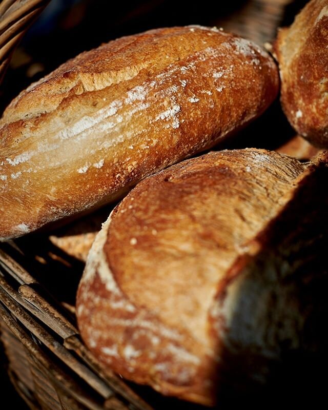 We are getting ready for the weekend with our hand-baked signature #sourdough! 🍞 💖
.
.
#weekendvibes #weekendgoals #sourdoughclub #bakery #bakerslife #localbakery #homebaked #realbread #breadbaking #artisanbread #artisanbakers