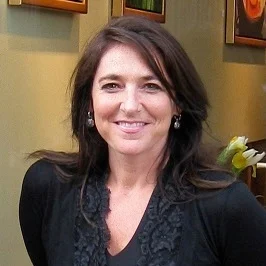 Beth+outside+gallery.jpg