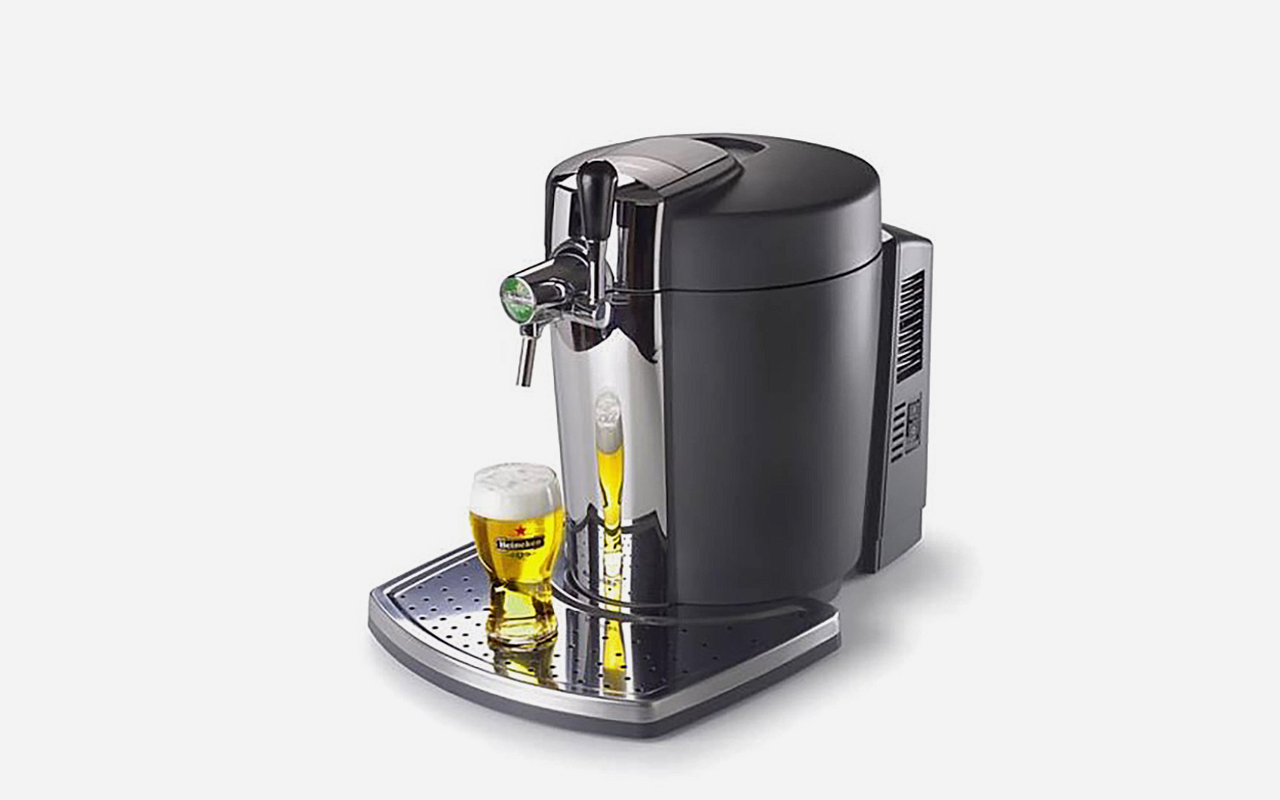  The beertender has been designed to be able to live in the majority of kitchens with special attention being paid to limited countertop space.  The product consists of a main cooling department that can hold a 4-5 Liter Keg, a control module that he
