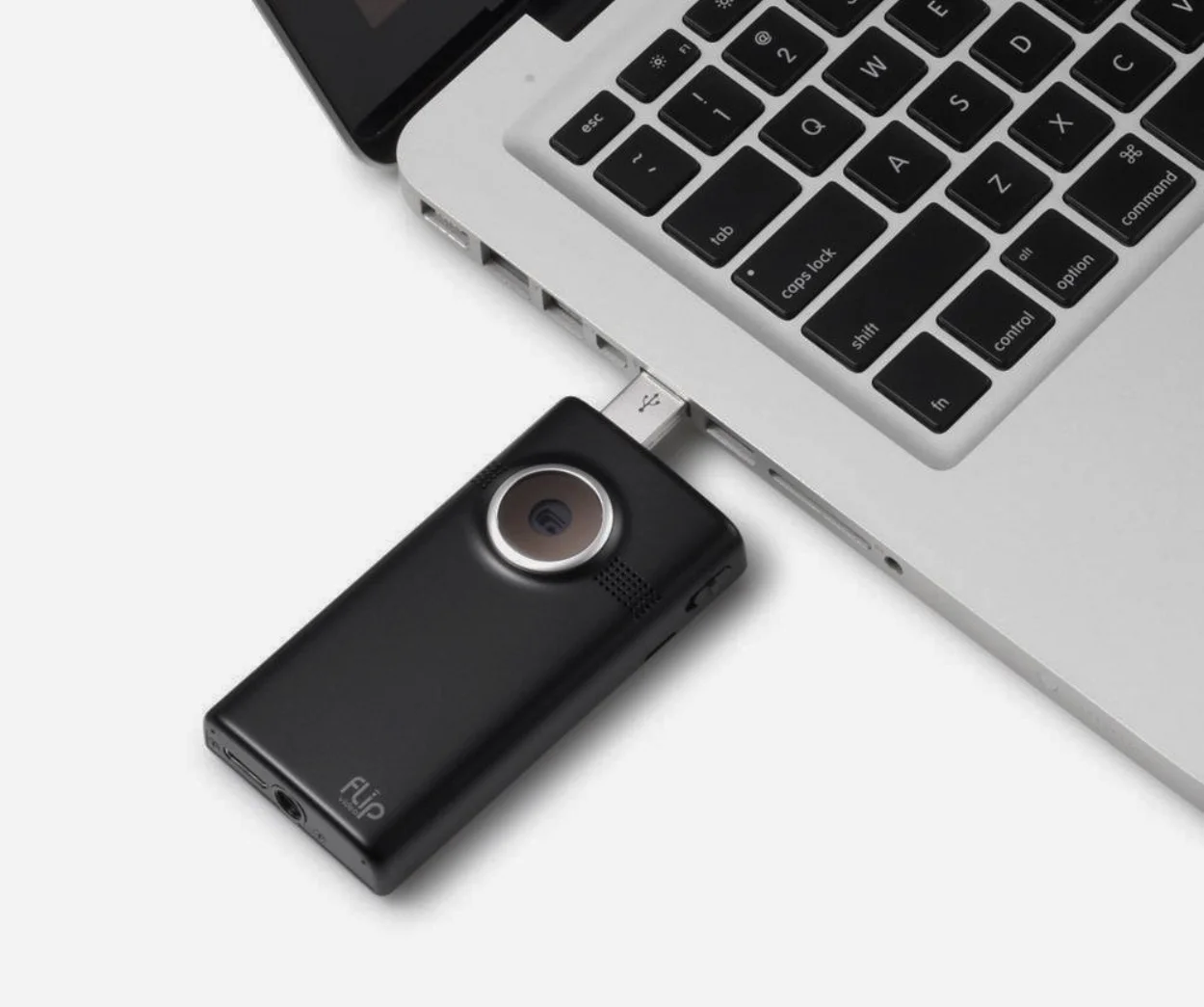  Placing the USB arm on the top of the Mino made charging/ downloading files easier and more space efficient. It was also one of the first products on the market that used an all metal USB housing. 