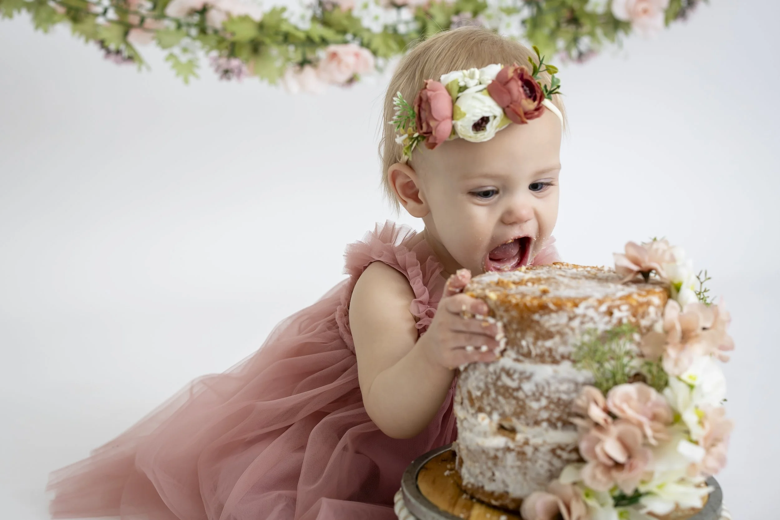 BLOG Scarlett Cake-22.jpg