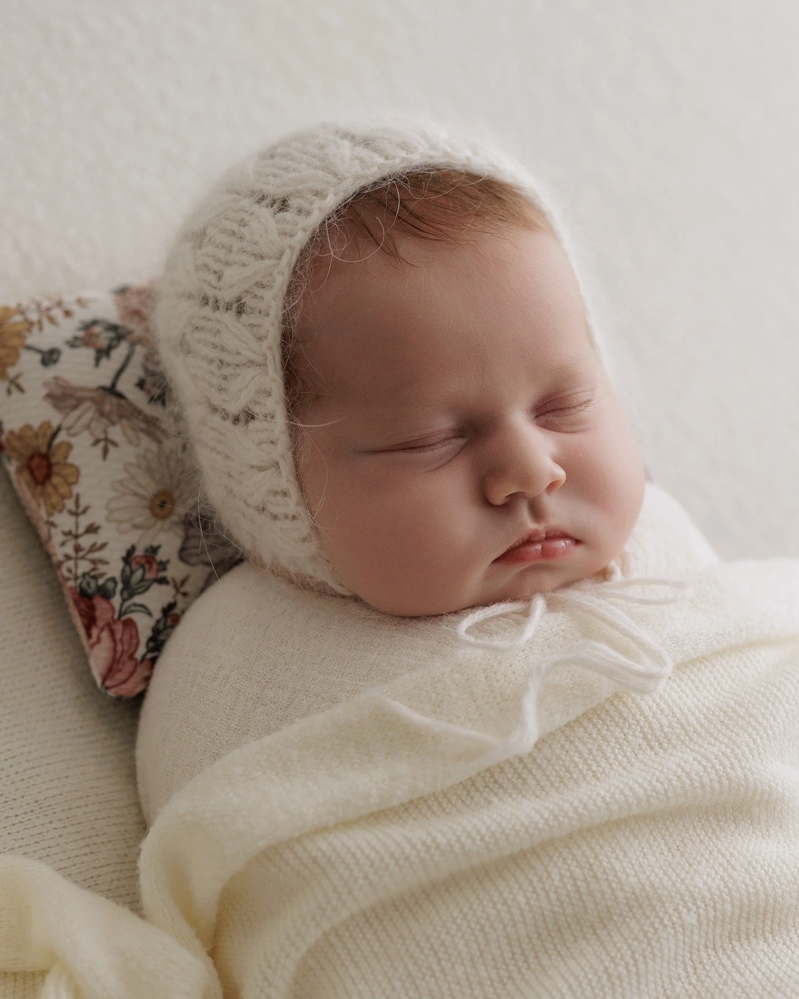 👶 Front view or side view&hellip; which newborn pose makes your heart melt more? 💕
Both capture those tiny features in such different (but equally sweet!) ways &mdash; we can&rsquo;t decide our favorite! What about you? Drop a 💗 for front or a 💫 