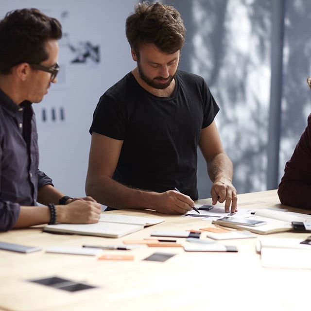 Behind the scenes, Pixel 2 ideation with the best team! @alberto_vb @jac.bae and Ed Mangum
📷:@google
.
.
.
#Google
#Pixel
#pixelphone
#pixel2
#pixelxl
#googlehardware
#madebygoogle 
#android
#minimaldesign 
#industrialdesign 
#productdesign
#designp