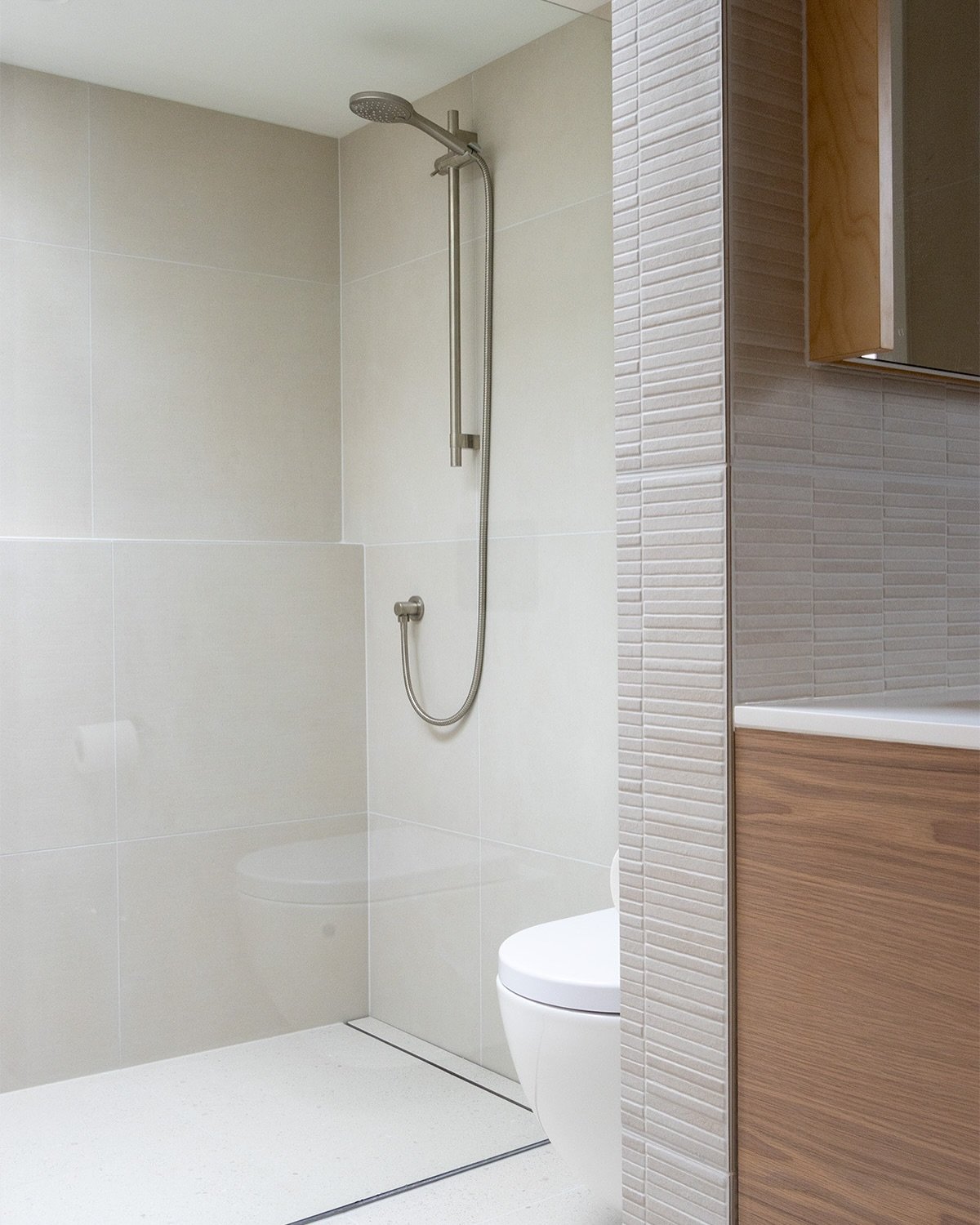 A closer look at this CMID bathroom showed that while bathed in minimalism, the studied application of materials added richness and texture to the space. 

Interior architecture and design: @charlotteminty_interiordesign 
Builder: Valhalla Homes
Buil