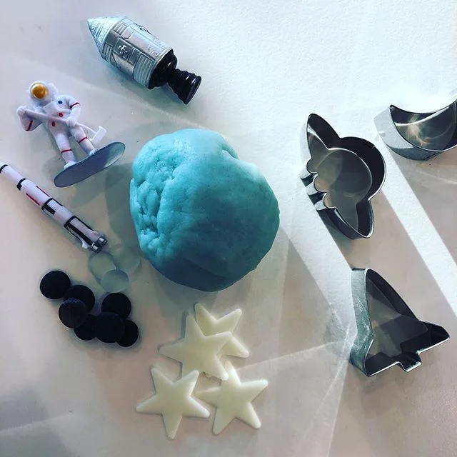 Have you been reading about the anniversary of Apollo 11? Maybe you have a space enthusiast in your house... my outer space Tinker Kits are the perfect open ended play tool for your little one. Why? Kiddos build hand strength manipulating play dough.
