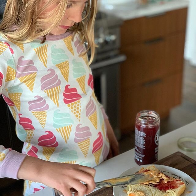 Do you enjoy cooking with your kids or is it something that makes you cringe? More mess, more time... I have a new blog post up with tips and some of my favorite recipes to make with kids. Be sure to hop over to www.otoutside.com to check it out!! Li