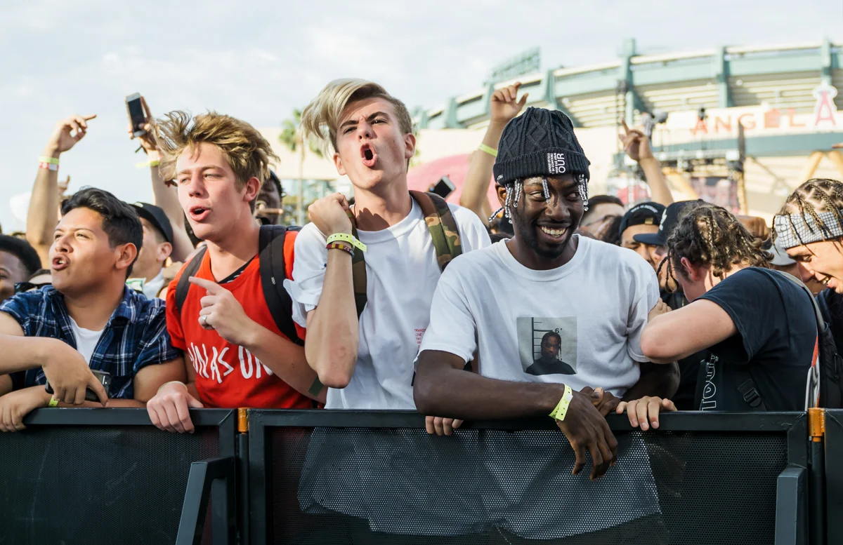 AllysonTa-crowd.jpg