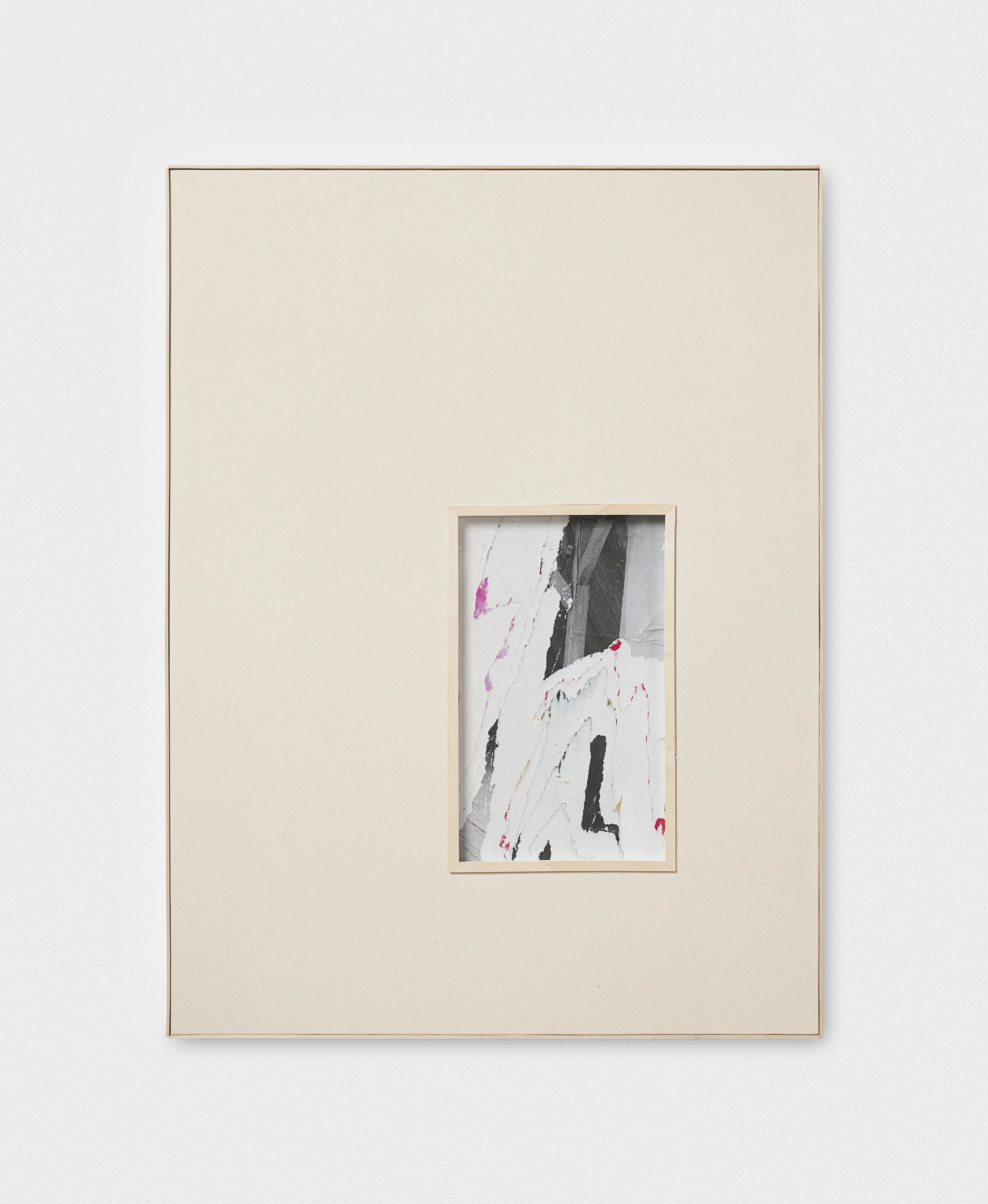 L. S. S. L. D. L’ A., XX | 2016 | Leinen, Decollage hinter Glas, Künstlerrahmung | 81 x 61 x 3.5 cm | ©GALERIE ALBER