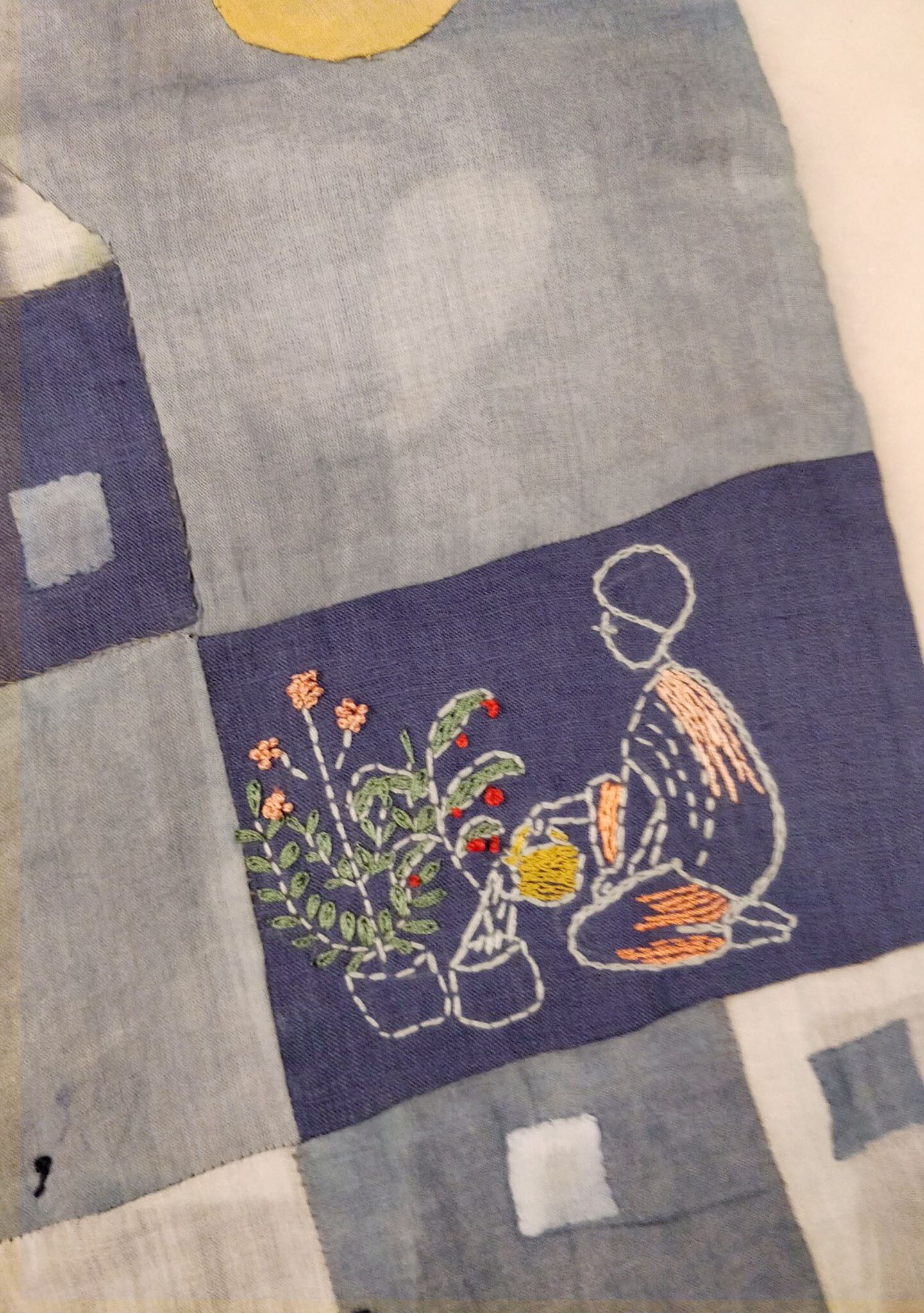  Crafts: Patchwork, embroidery, and natural dyeing using indigo, coffee, and onion peels from kitchen waste 