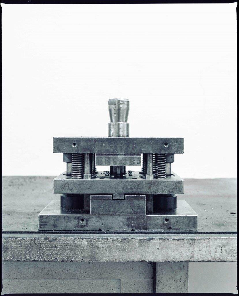 Jörg Schaller "EAW Werkzeugmaschine 1-2 / Maschinenporträts", 2020, C-Print, Edition 1/10 zzgl., Gedenkbox mit Fotoserie und Video-Doku, 24x30 cm, gerahmt (Kopie)