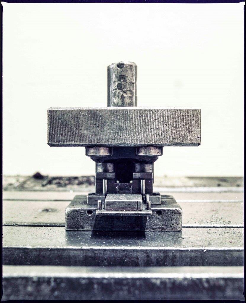 Jörg Schaller "EAW Werkzeugmaschine 8-2-1 / Maschinenporträts", 2020, C-Print, Edition 1/10 zzgl., Gedenkbox mit Fotoserie und Video-Doku, 24x30 cm, gerahmt (Kopie)