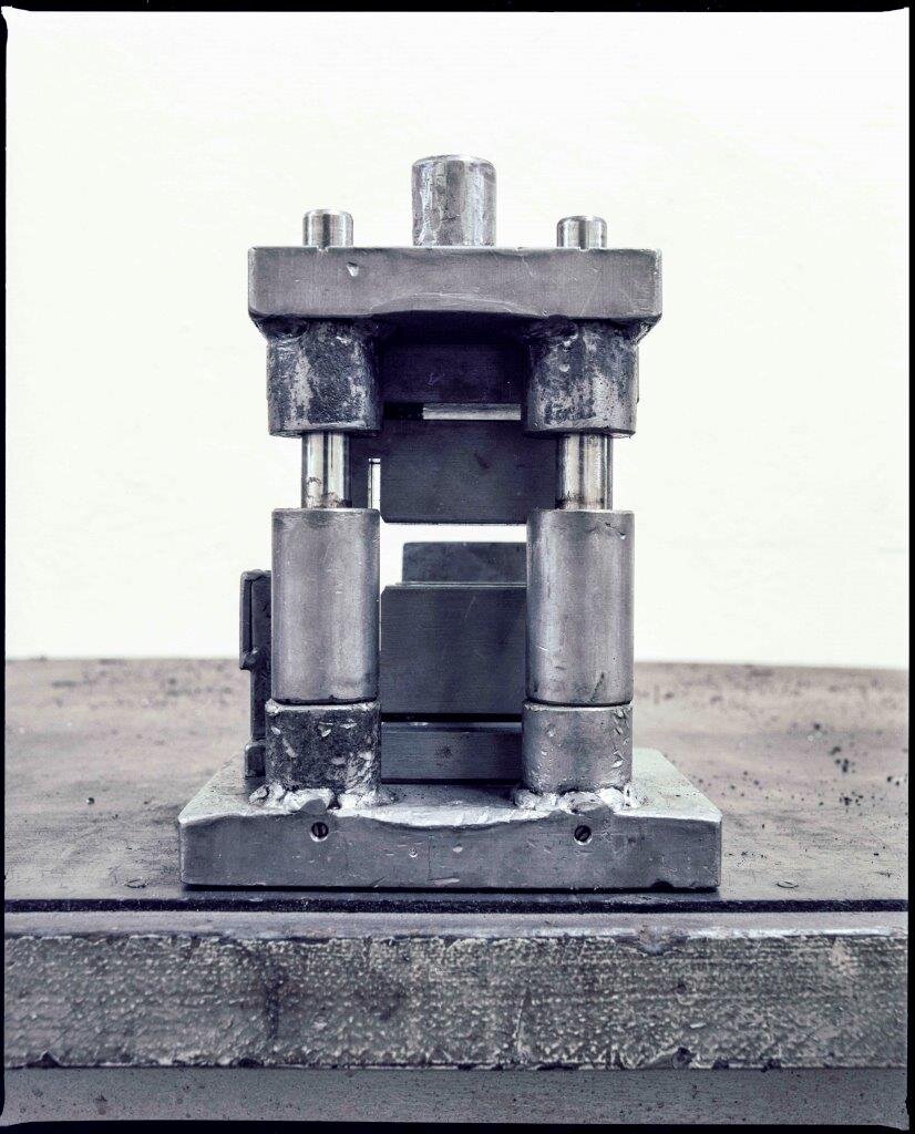 Jörg Schaller "EAW Werkzeugmaschine 8-3-2 / Maschinenporträts", 2020, C-Print, Edition 1/10 zzgl., Gedenkbox mit Fotoserie und Video-Doku, 24x30 cm, gerahmt (Kopie)