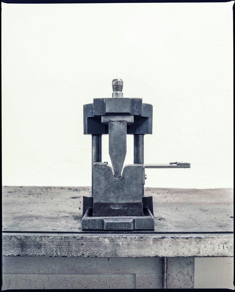 Jörg Schaller "EAW Werkzeugmaschine DR6MP / Maschinenporträts", 2020, C-Print, Edition 1/10 zzgl., Gedenkbox mit Fotoserie und Video-Doku, 24x30 cm, gerahmt (Kopie)