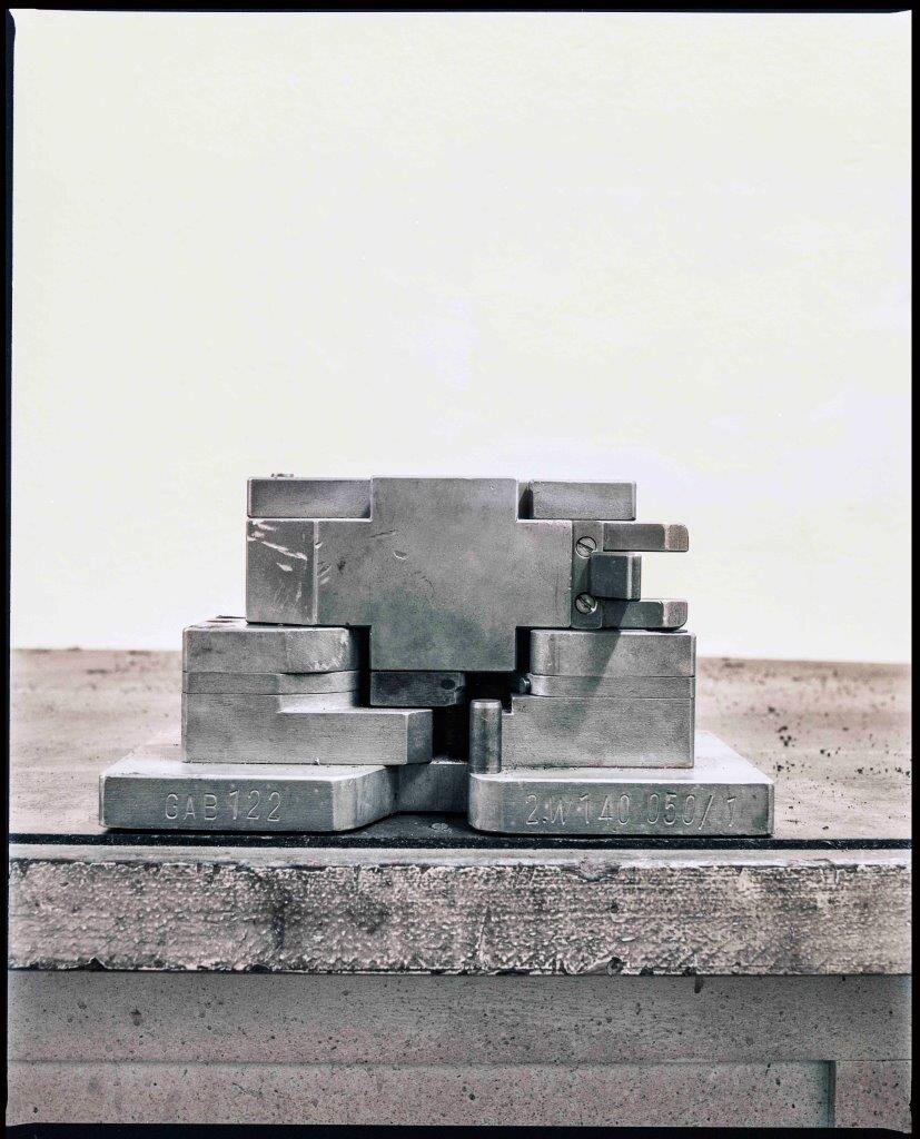 Jörg Schaller "EAW Werkzeugmaschine Gab122 / Maschinenporträts", 2020, C-Print, Edition 1/10 zzgl., Gedenkbox mit Fotoserie und Video-Doku, 24x30 cm, gerahmt (Kopie)
