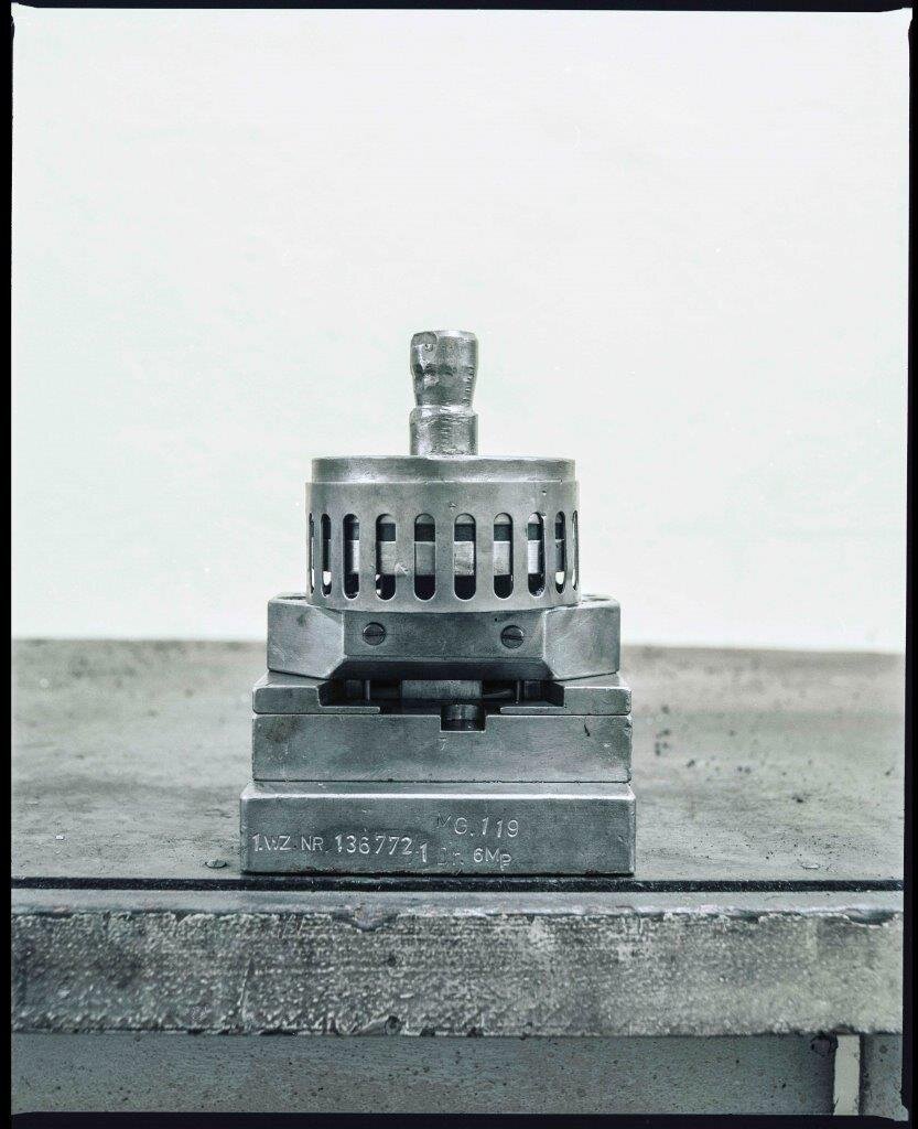 Jörg Schaller "EAW Werkzeugmaschine MG119 / Maschinenporträts", 2020, C-Print, Edition 1/10 zzgl., Gedenkbox mit Fotoserie und Video-Doku, 24x30 cm, gerahmt (Kopie)