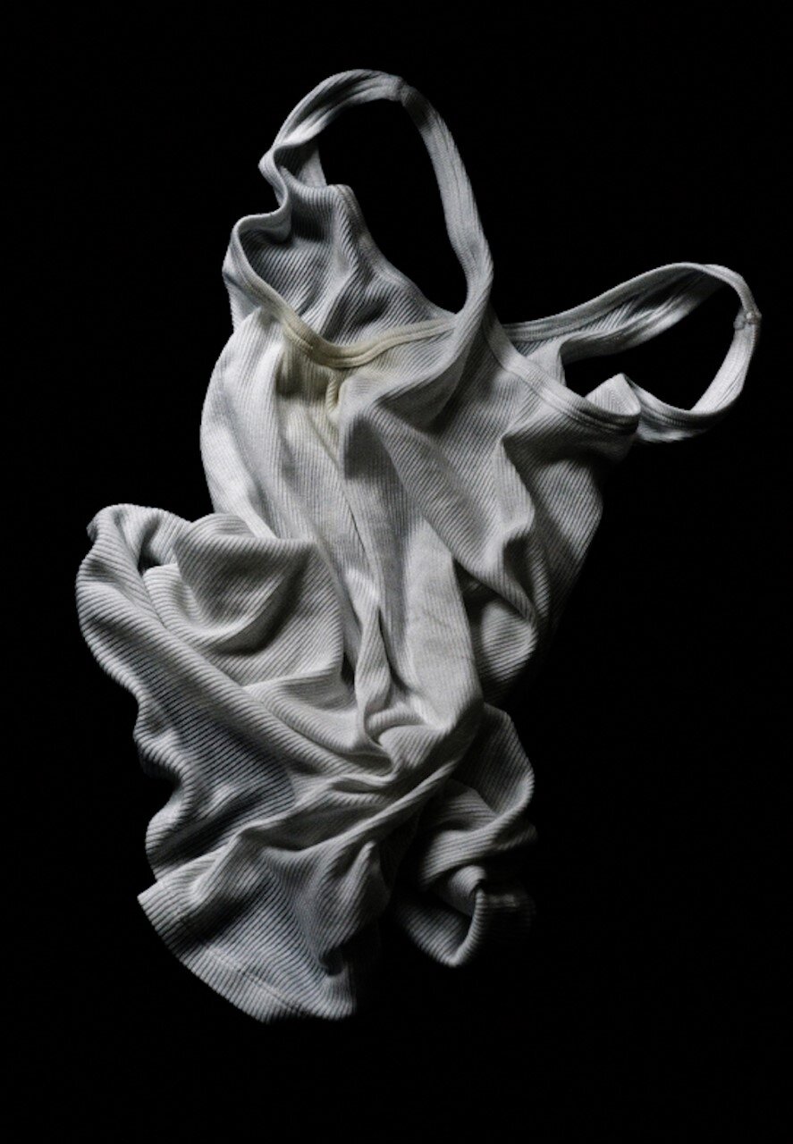 Pola Sieverding, TORSO, 2014/2020, Pigment print on rice paper, 48 x 35 cm, (51,4 x 38,6 cm, gerahmt mit Mirogard Glas), Edition 3/20 