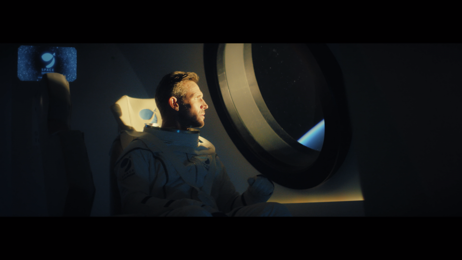 - CLIENT: GROLSCH AGENCY: DAWN PRODUCTION COMPANY: VIGICS DIRECTOR: JOOST BIESHEUVEL EXECUTIVE PRODUCER: DWIGHT GROOT PRODUCER: ROCHÉ WONG DIRECTOR OF PHOTOGRAPHY: ZEEGER VERSCHUREN CPT LINE PRODUCTION: HACIENDA FILMS CPT LINE PRODUCER: JESSICA SC