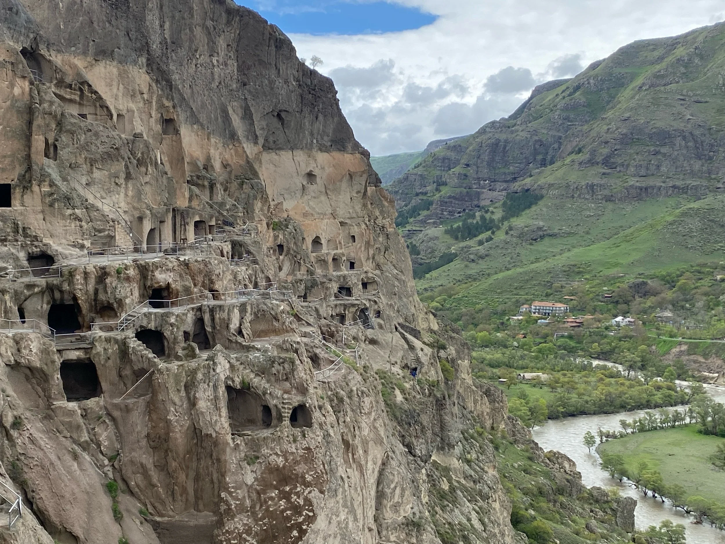Visiting Vardzia from Borjomi in one day: my experience