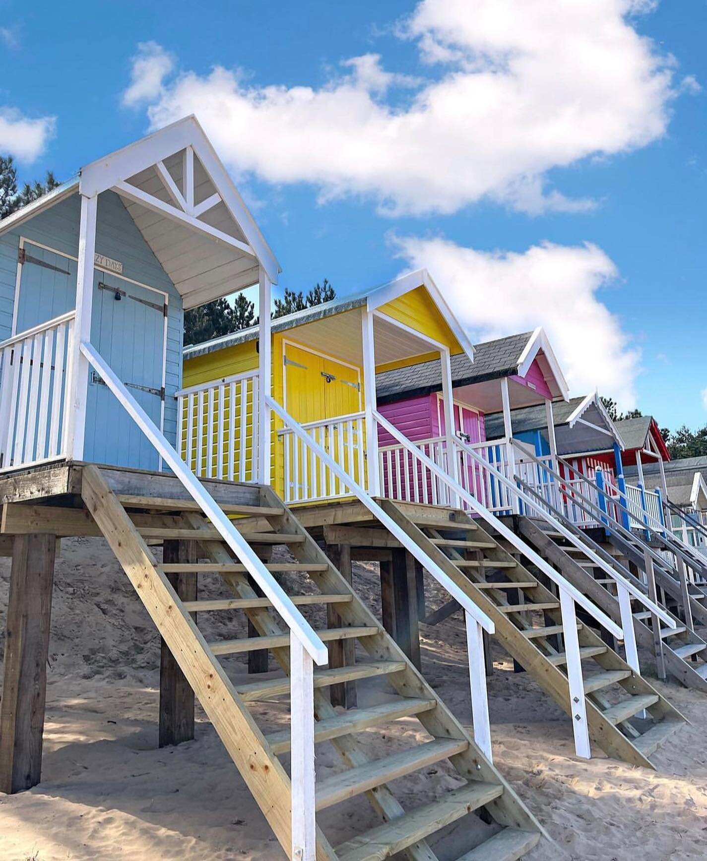 Sunny Norfolk beach weekends at Wells. There are so many different types of beaches to suit all tastes, all within 20 minutes of Priory Barns - there is so much to explore!

📸: @happy.huts 

#priorybarnsnorfolk #beachlife #staycation #norfolklife #c