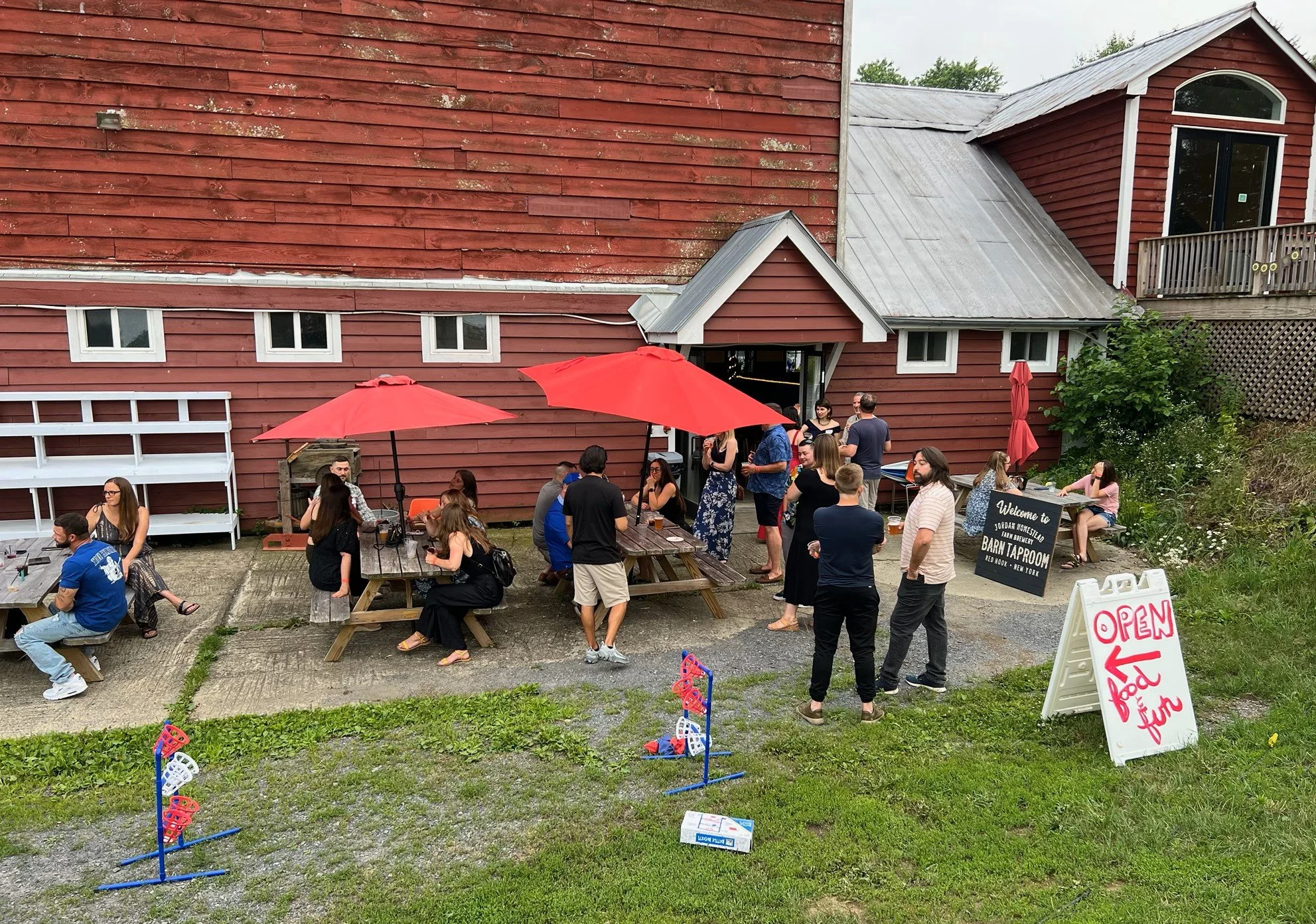 Barn Taproom - LIVE MUSIC // JO SISAK