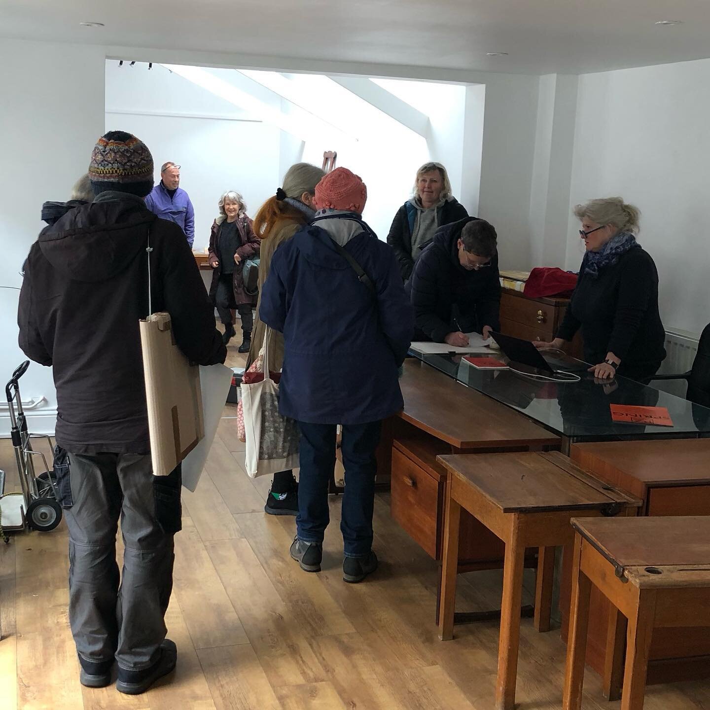 Penzance Studios Spring Show Group ONE is hanging today!! Exciting!!
The Spring Show for group one is open daily 11-4pm from 7th - 19th March.
Hope to see you here!! 

#cornwallartists #penzancestudios #daisylainggallery