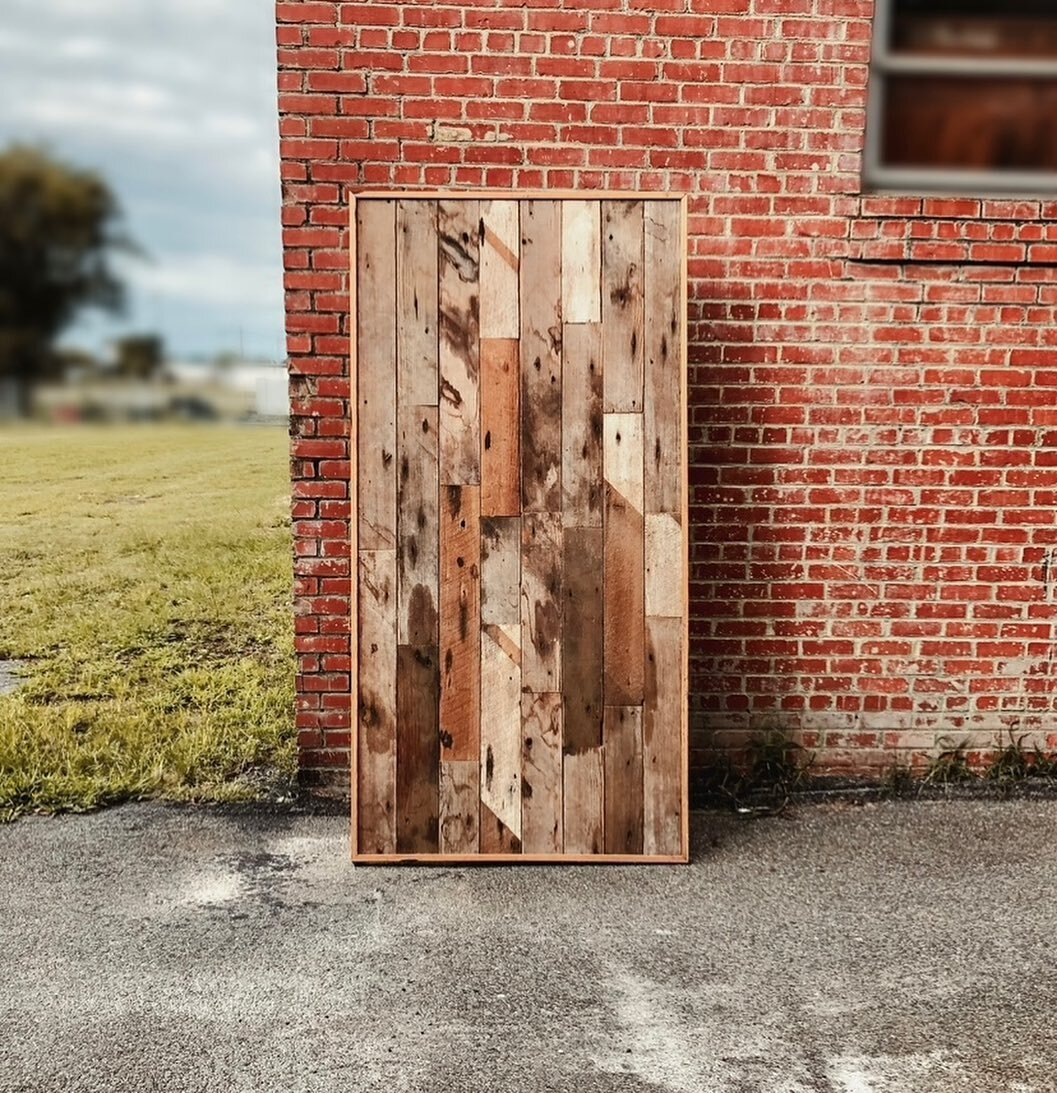 Throw back Thursday to some sunny weather and all the way back to 2020 for these wall art pieces!
&bull;
&bull;
&bull;
#throwbackthursday #tbt #reclaimedwood #finishedproject #completedproject #wallart #wallartdecor #sketch #caninetry #customwoodwork