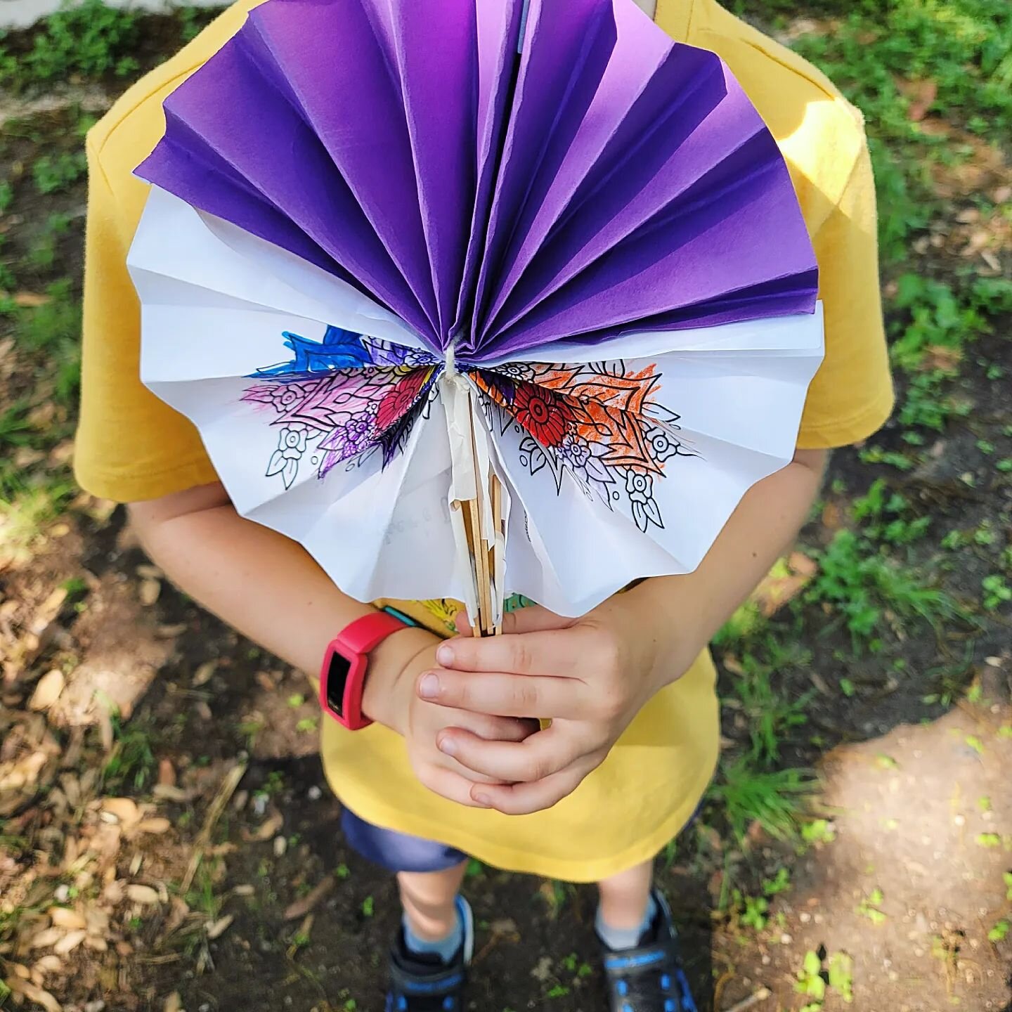 🌞
Crafternooners made paper fans yesterday! 

We've got our website in Bio! 
🌞