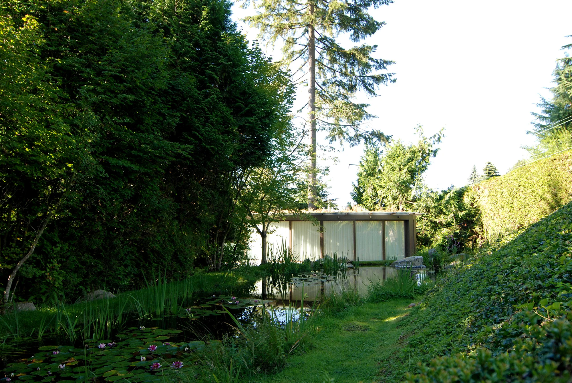 PRIVATE STUDIO