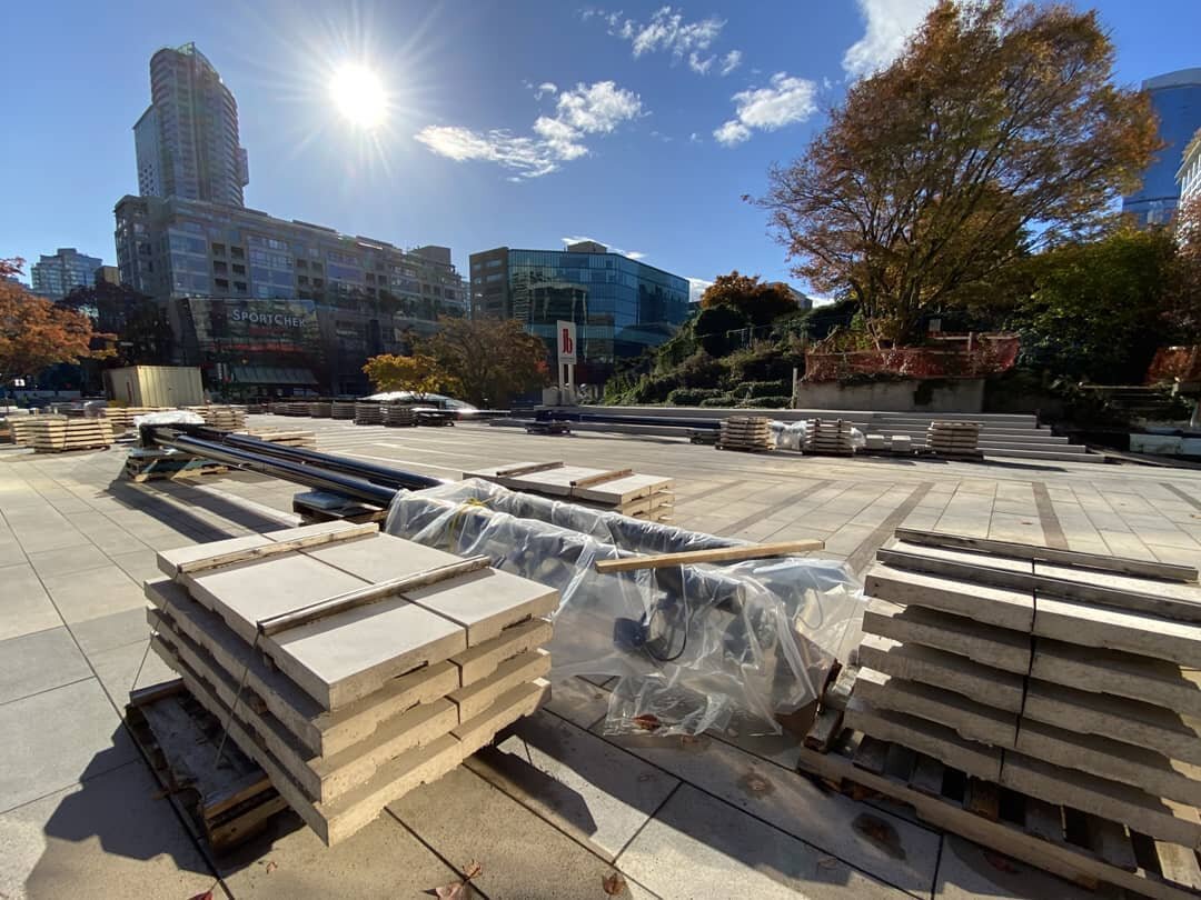 Pavers and new benches surrounding the glass dome above the #RobsonSquare ice rink were installed a few weeks ago. We&rsquo;re working hard with @hapacobo and @jacobbros_construction to finish this permanent public plaza!&nbsp;📸: Hiroko Kobayashi #v