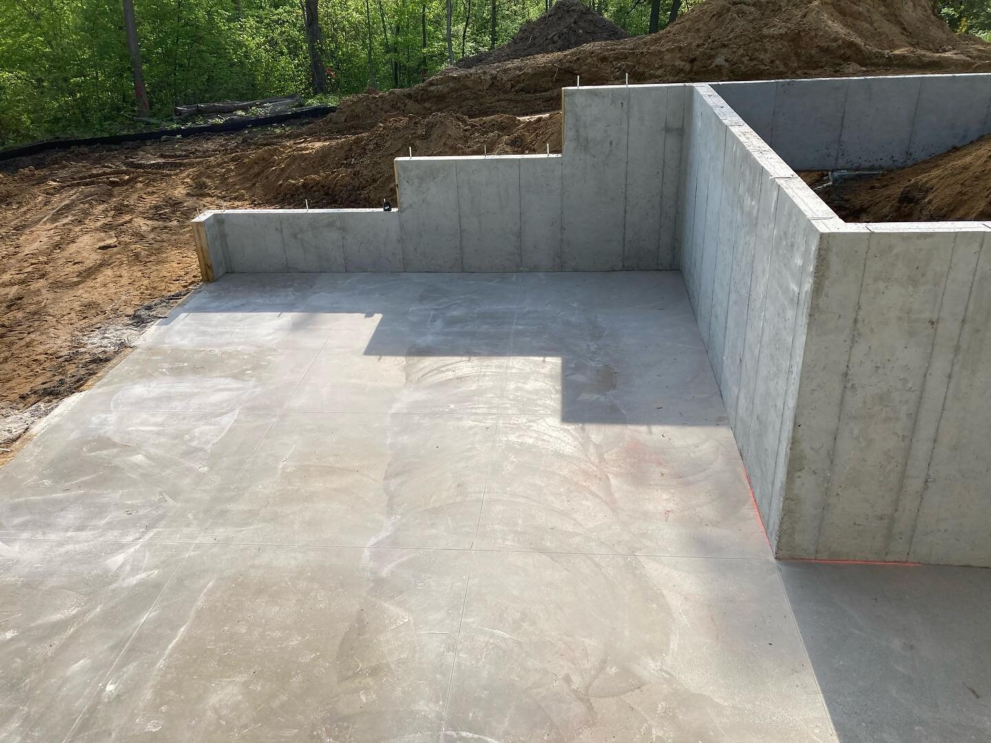 Underground plumbing and basement slab are in! Ready for the framing crew! 

#newconstruction #slab #basement #flannelhomes