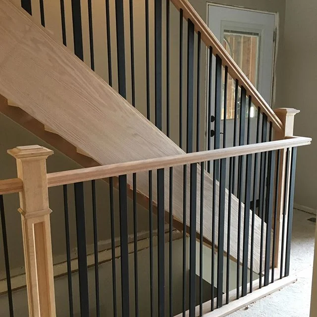 A very unique spindle pattern in this custom home build. Although installing these spindles is very labor intensive, the results are worth it. Installed for @barrietrim #railings #woodworking #finewoodwork #spindles #customwoodworking #interiors #int