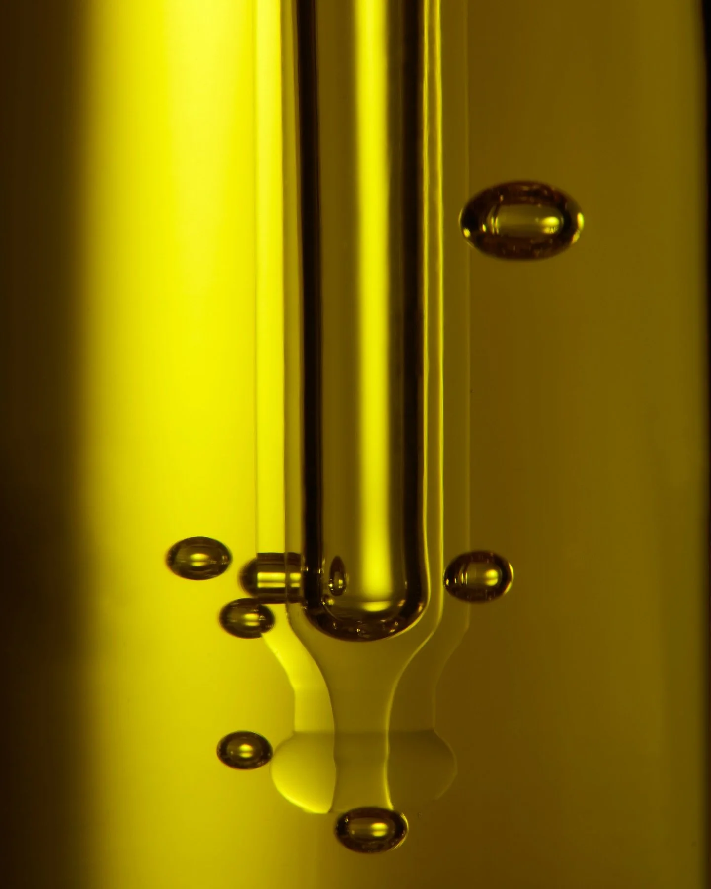 A bubbly image from a special collaboration with 
@byroserusso - CD
@erinmharney - AD
@the_rosaliz - Production
@el__debratto - Spectacular Assistant 
And photography and styling by me ✨