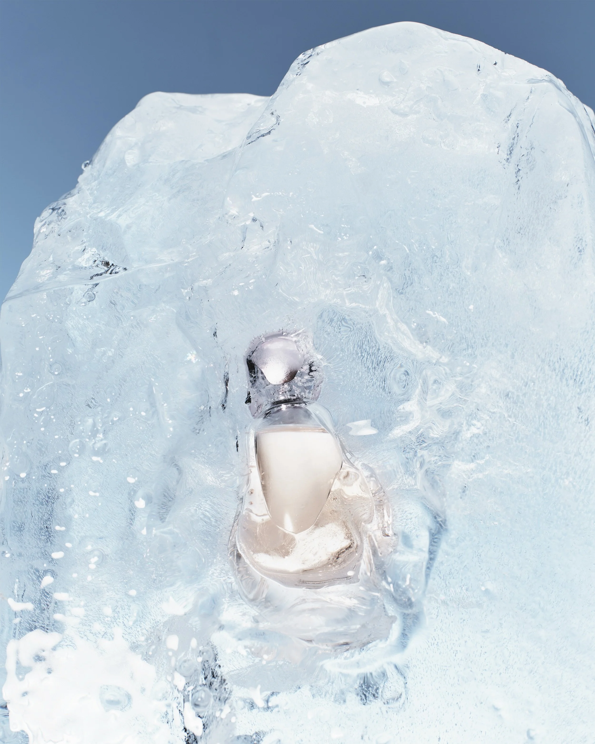 Icy stying for @kyliecosmetics 🥶

Photos by @dichen_chen 
Creative by @lucygraham 
Lighting @nocturnalfame 
Digi tech @stevenruggiero_ 
Production @heatherleighlyons 
Prop Assistant @taste.couture 
And icesculptures @okamotostudio
