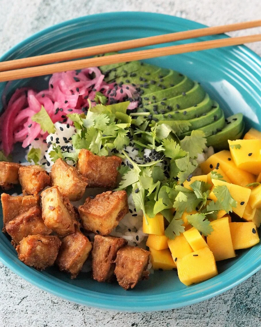Pokebowl med crispy tofu