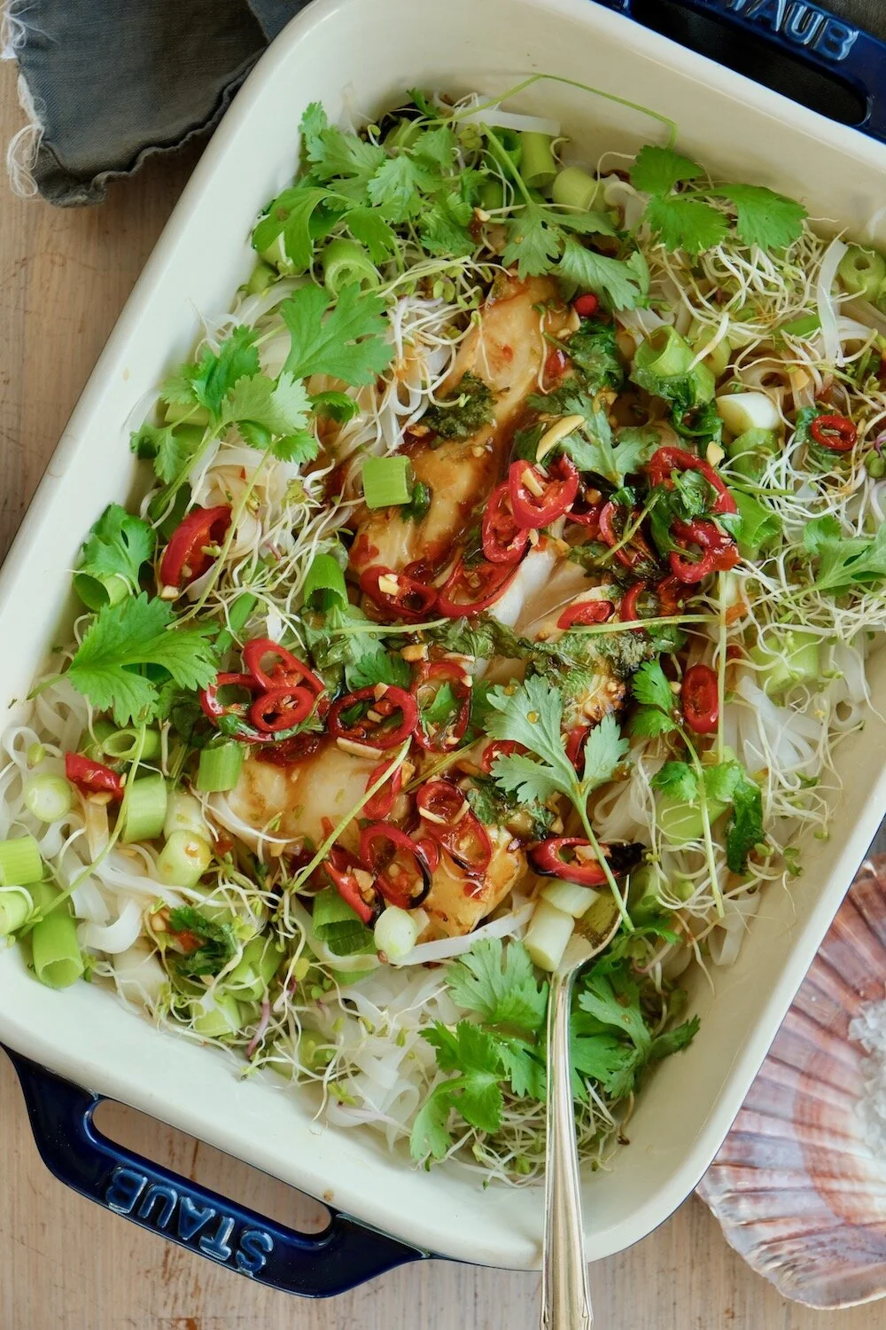 Nudelsalat med spicy torskrygg