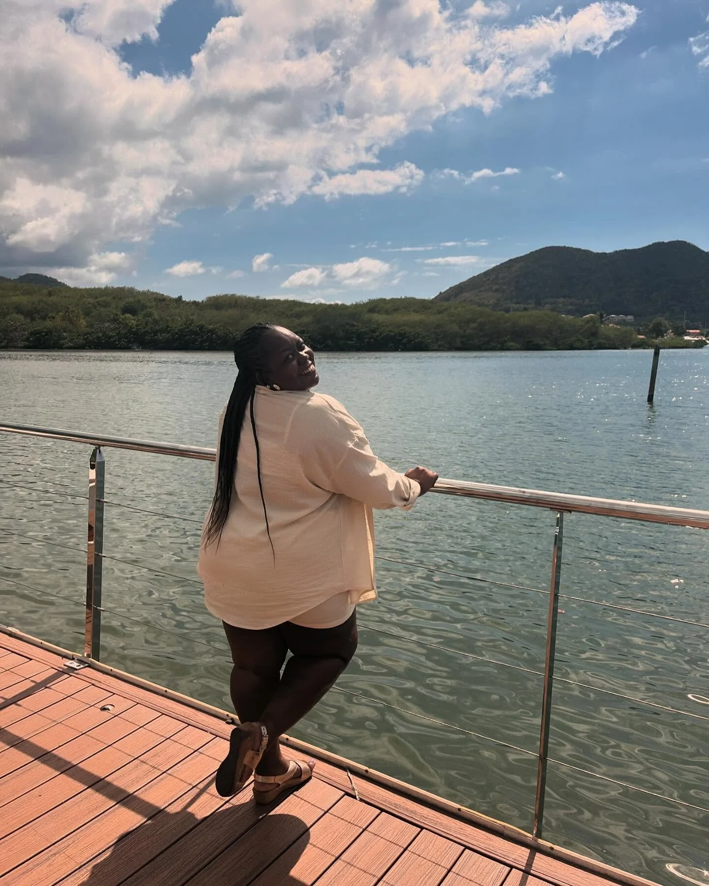 Nothing soothes the soul like a day by the water. The countdown to summer officially begins&hellip;
#astoldbynella #blacktravelfeed #caribbeangirlswhotravel #travelnoire #travelgram #instatravel