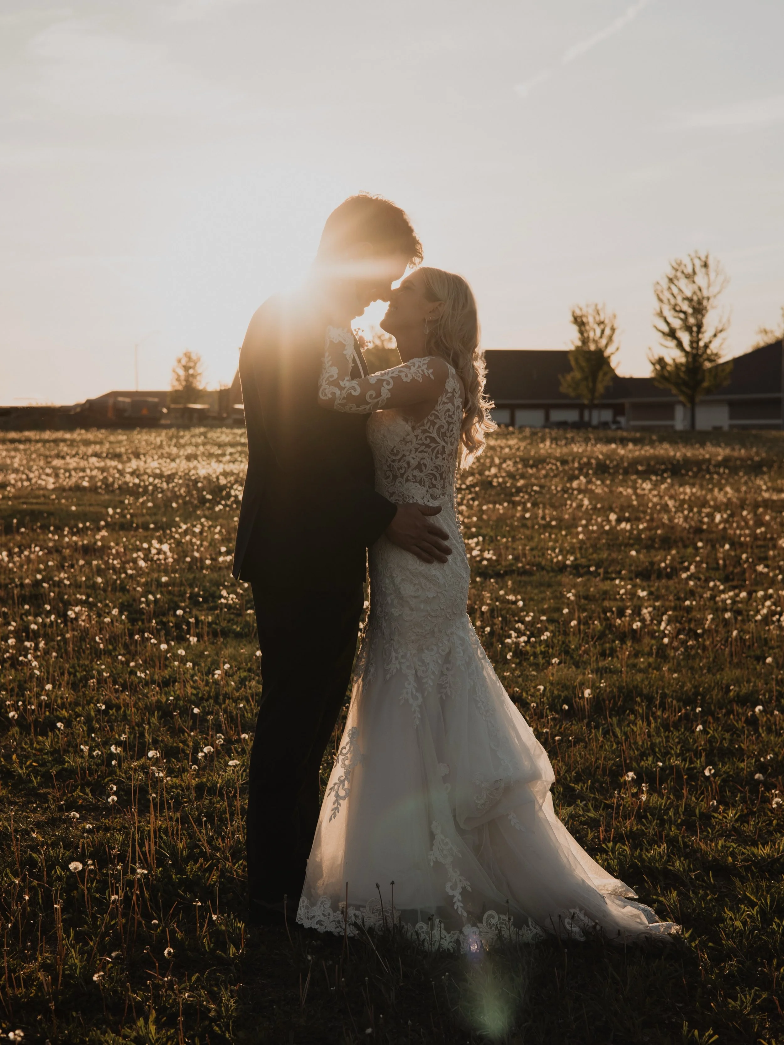The DREAMY couple &hearts;️
.
📷 @emroseweddings